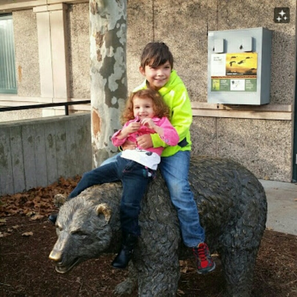 Profile Picture of Melissa Ravida (@roadrunher) on Poshmark