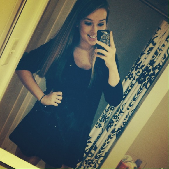 Profile Picture of Jade Kickey (@jadekickey) on Poshmark