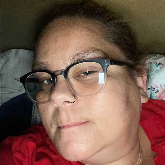 Profile Picture of Liane Slosek (@lslosek1383) on Poshmark