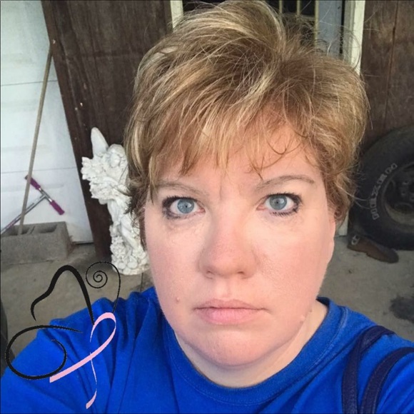 Profile Picture of Pam Hunter (@phunter0325) on Poshmark