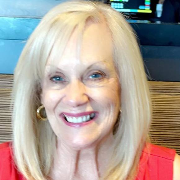 Profile Picture of Cathy Redburn (@cathyredburn) on Poshmark