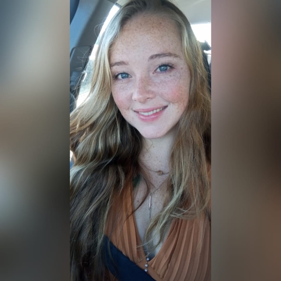 Sarah Akemon - Poshmark Profile Picture of Sarah Akemon (@sakemon526) on Poshmark