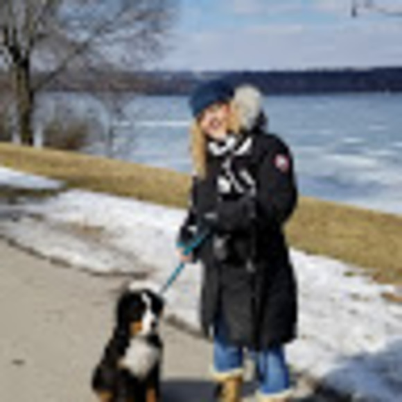 Profile Picture of Michelle Mahovlich (@mahovlichm) on Poshmark