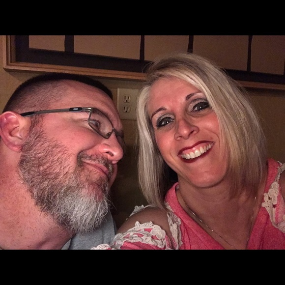 Profile Picture of Heidi Thiery (@hthiery) on Poshmark