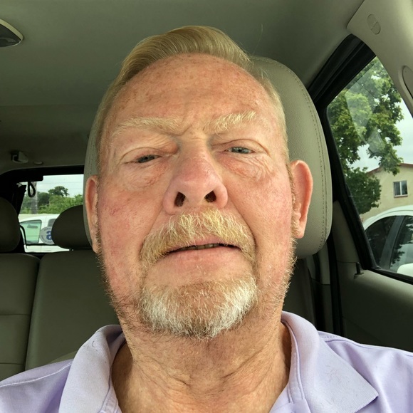 Profile Picture of David Chmielewski (@dskier59) on Poshmark