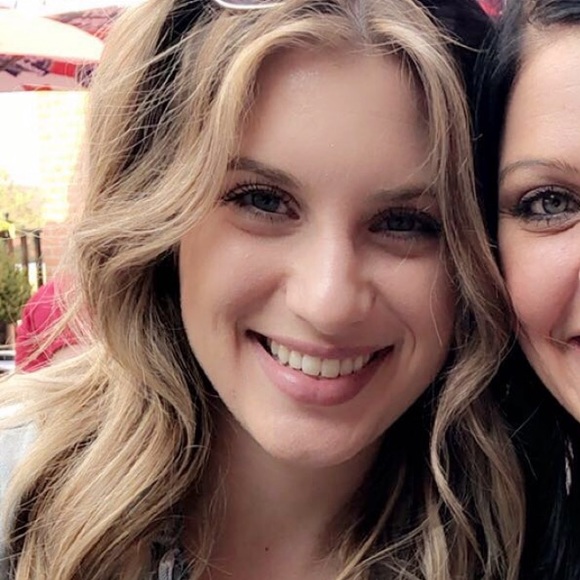 Erin Kovacic - Poshmark Profile Picture of Erin Kovacic (@ekovacic14) on Poshmark