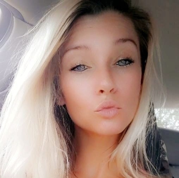 Profile Picture of Jessica Kent-webber (@glitterbaby92) on Poshmark