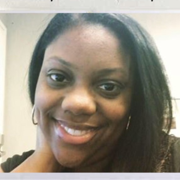 Profile Picture of Torri Ragas (@torriragas) on Poshmark