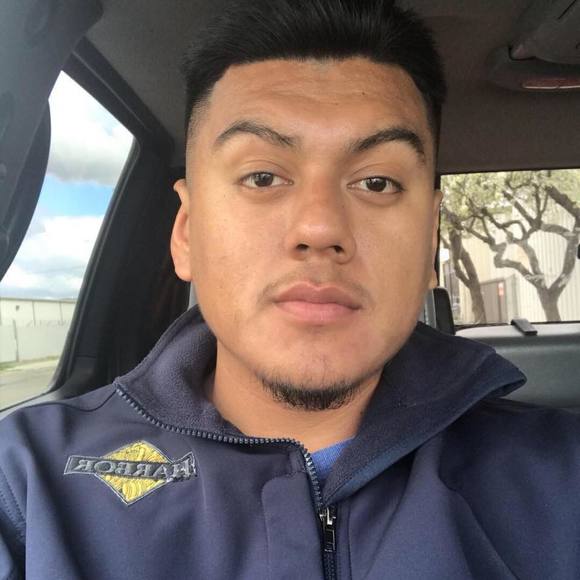 Profile Picture of Chris Navarro (@chrisnavarro_12) on Poshmark