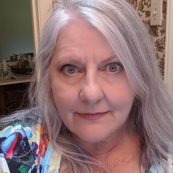 Profile Picture of Pam Bradsher (@everywhim) on Poshmark