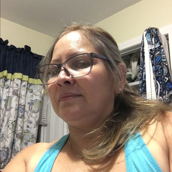 Profile Picture of Carmen Calderon (@enpanada1971) on Poshmark