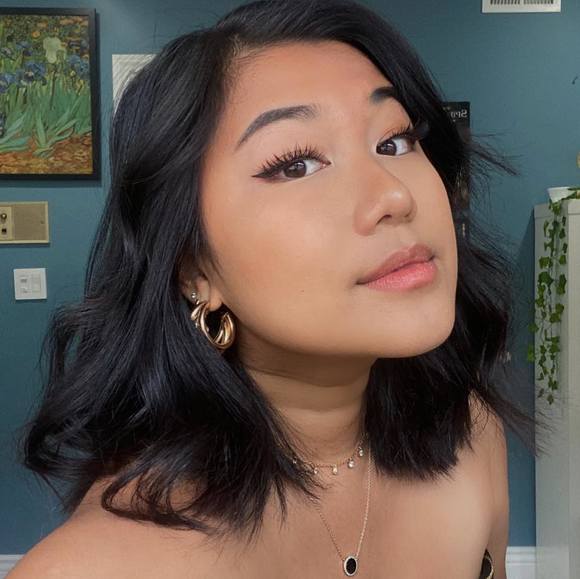 Rita Nguyen - Poshmark Profile Picture of Rita Nguyen (@ritawhin) on Poshmark