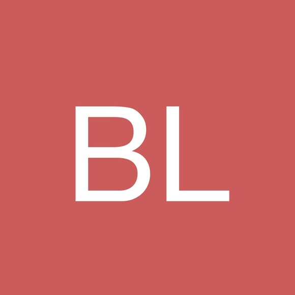 Profile Picture of Brandy Larance (@brandylarance) on Poshmark