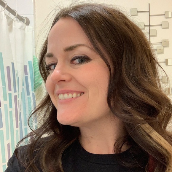 Profile Picture of Jennifer Bash (@monkeysimonkydo) on Poshmark