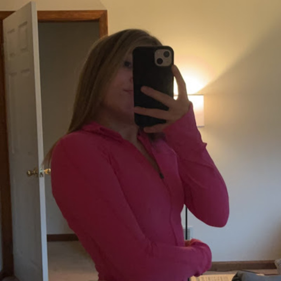 Profile Picture of Kaylee Rae (@kayleeseskey33) on Poshmark