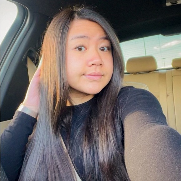 Profile Picture of Aimee Wong (@aimeelwong21) on Poshmark