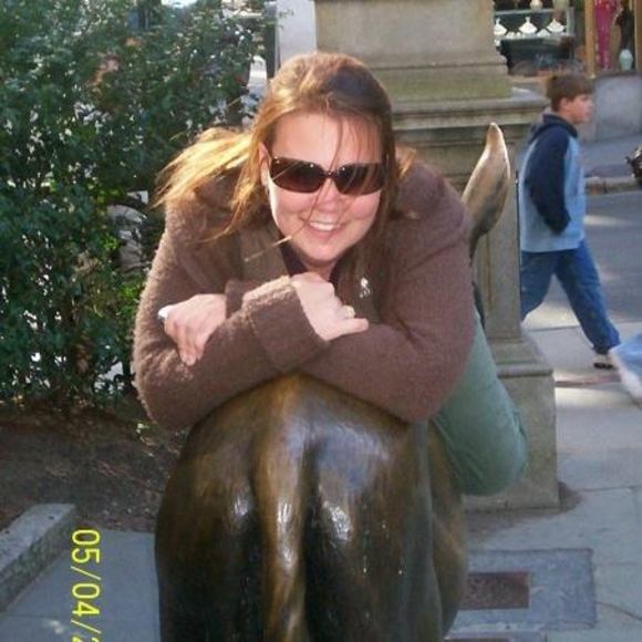 Profile Picture of Amanda Graff (@mandygraff77) on Poshmark