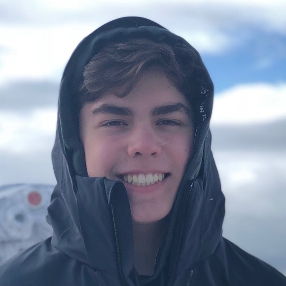 Profile Picture of Drew Eickel (@dreweickel) on Poshmark