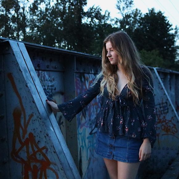 Profile Picture of Hannah Kreitner (@hannahkreitner) on Poshmark