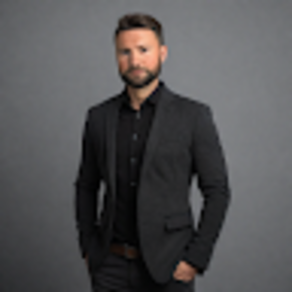 Profile Picture of Chris Hollamon (@chris_hollamon) on Poshmark