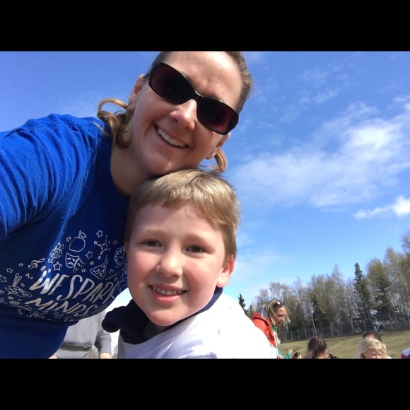 Profile Picture of Tonya Rennie (@trrennie) on Poshmark