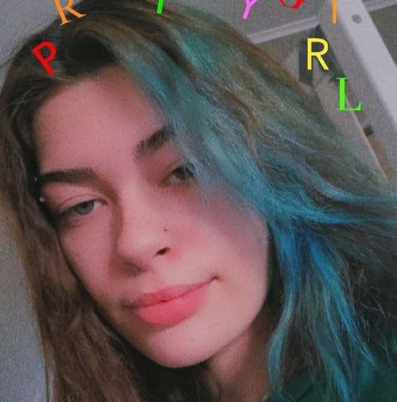 Profile Picture of Kurstyn Wagner (@kurstynlove) on Poshmark