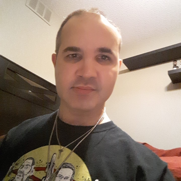 Profile Picture of Travis Graves (@travisgraves) on Poshmark