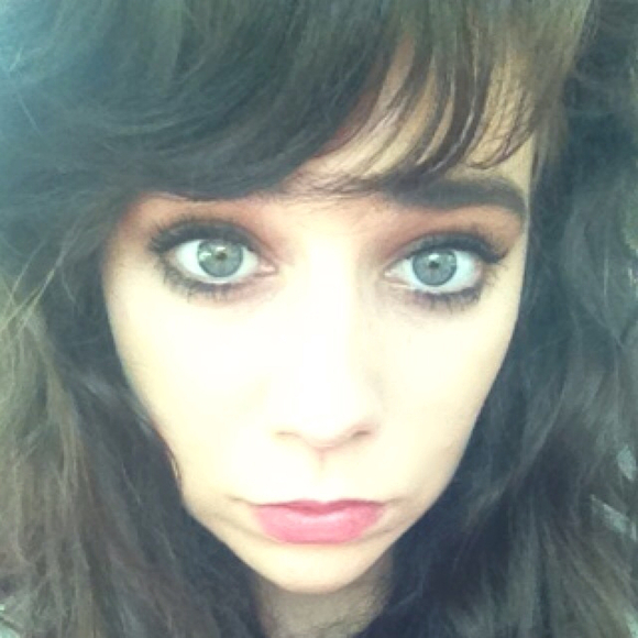 Profile Picture of Elizabeth Prier (@elizabethp4) on Poshmark