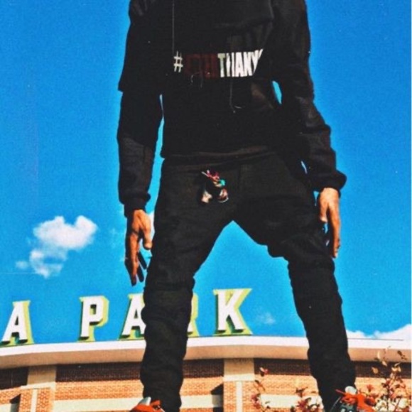 Profile Picture of Jungleboi Quake (@jungleboi6) on Poshmark