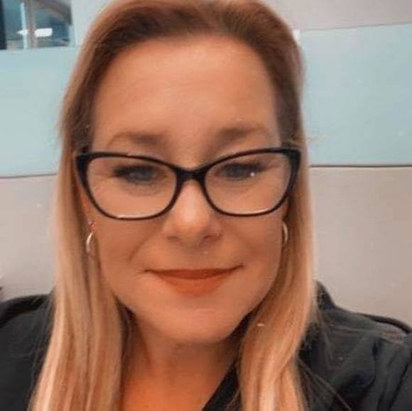 Profile Picture of Wendy Sharp (@sharppsych) on Poshmark