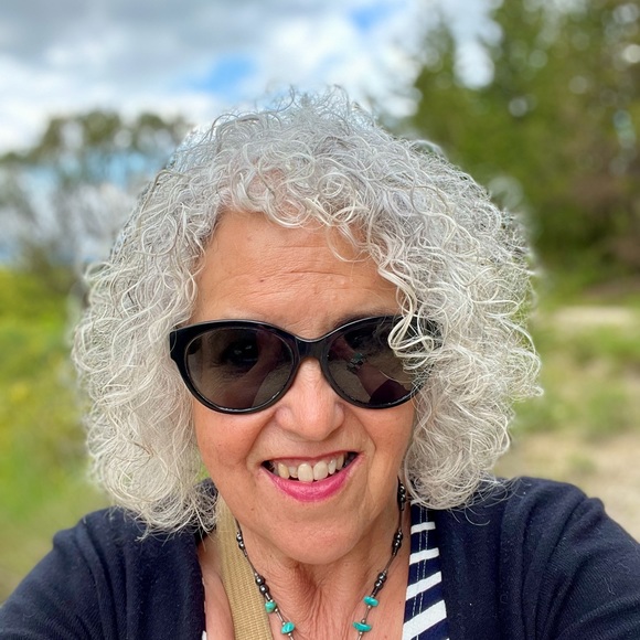 Profile Picture of Donna Rees (@donnarees) on Poshmark