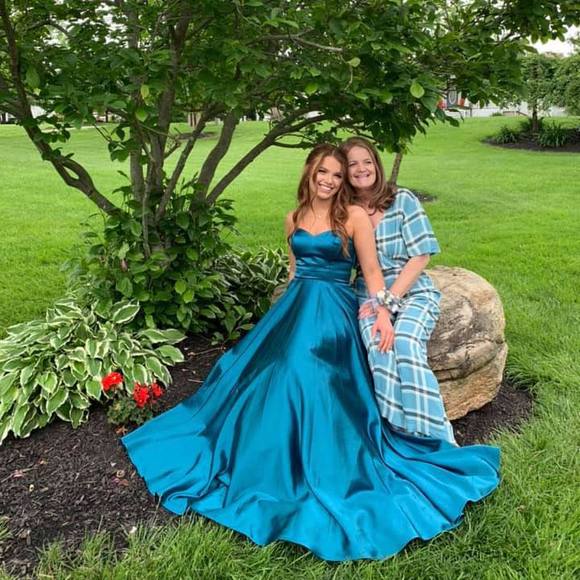 Profile Picture of Kim Raynor (@kray00) on Poshmark