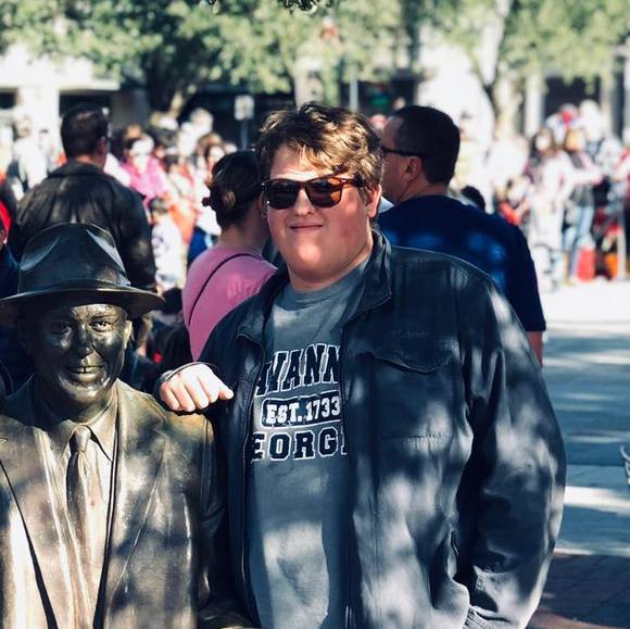 Profile Picture of Taylor Pillow (@taylor_pillow) on Poshmark