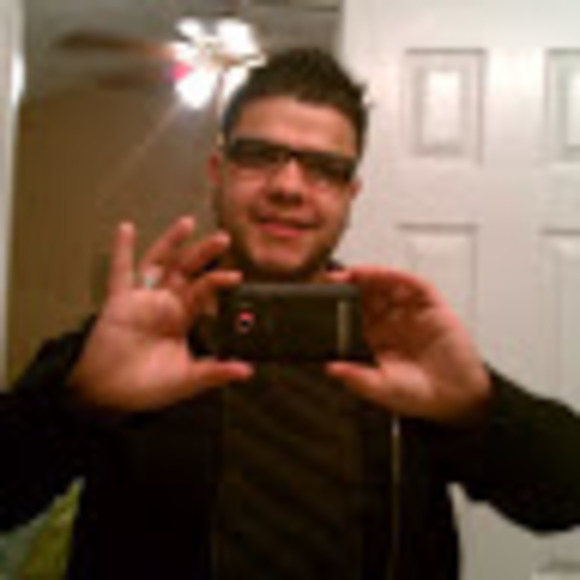 Profile Picture of Daniel Andrade (@dandrade365) on Poshmark