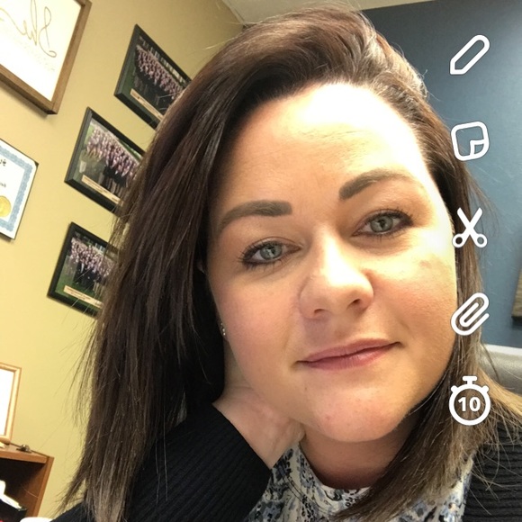 Profile Picture of Julia Eckhoff (@juliaeckhoff325) on Poshmark