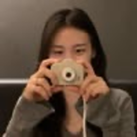 Profile Picture of Seyoon rhee Rhee (@chloerhee) on Poshmark