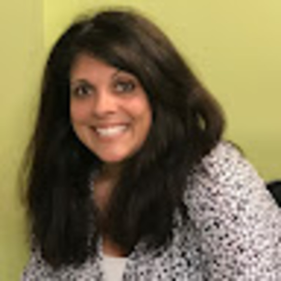 Profile Picture of Lorena Lupinacci (@lrn0924) on Poshmark