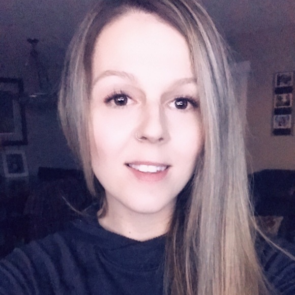 Janis Hartery - Poshmark Profile Picture of Janis Hartery (@janis2019) on Poshmark