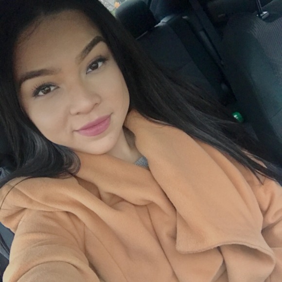 Profile Picture of Elizabeth Cortez (@lizcortez1993) on Poshmark