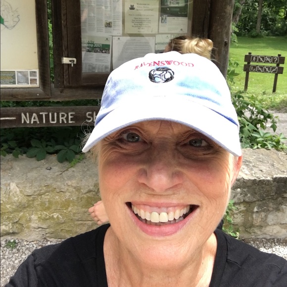 Profile Picture of Ellie Creelman (@elliecreel) on Poshmark