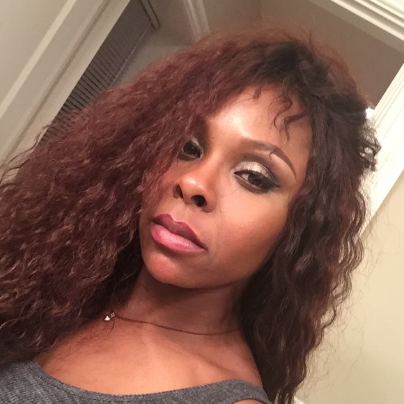 Profile Picture of Kellye Jue (@kellyejue) on Poshmark