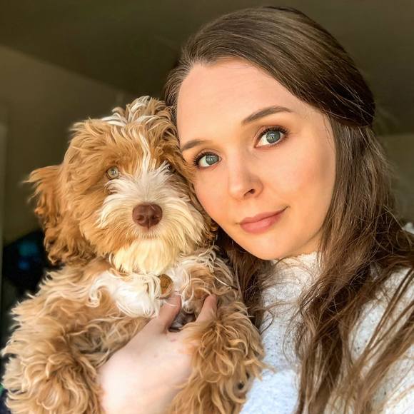 Profile Picture of Tori Larsen (@vlarse) on Poshmark