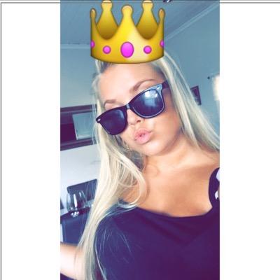 Profile Picture of H E L L A N D (@@SandraHelland) on Twitter