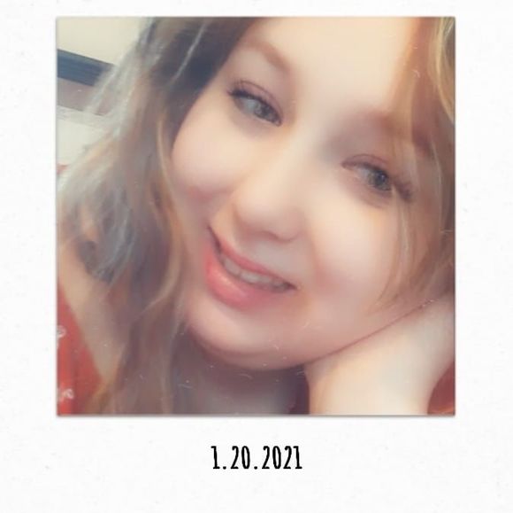 Profile Picture of Cassie Bowen (@cassie_bowen) on Poshmark