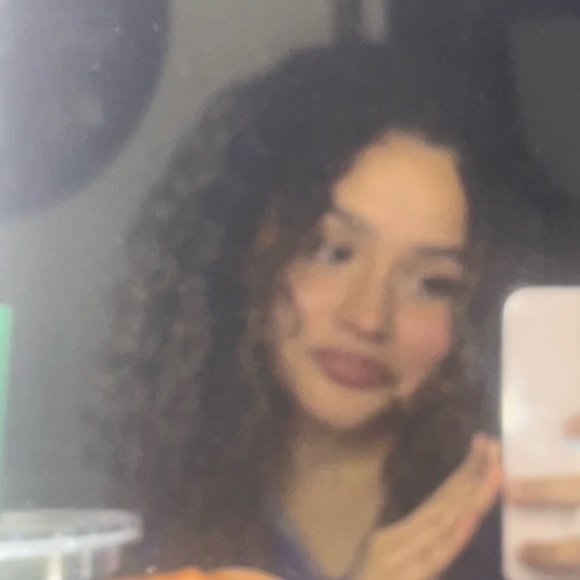 Profile Picture of Nathaly Cabanas (@nathalykobe) on Poshmark