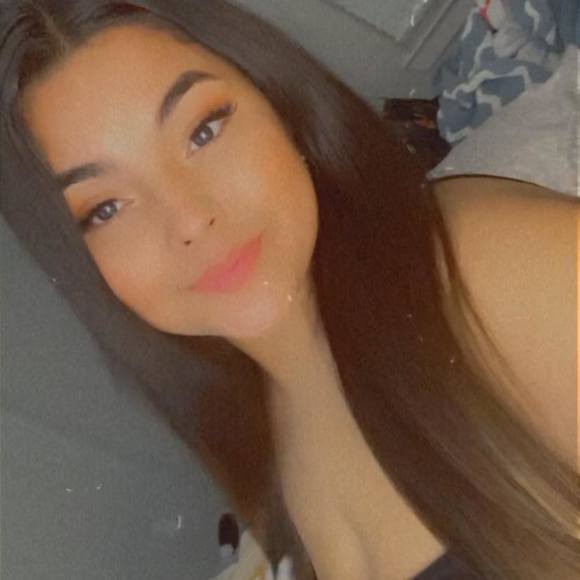 Profile Picture of Irania Martinez (@irania_martinez) on Poshmark