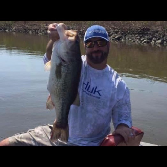 Profile Picture of Travis Becker (@tbecker47) on Poshmark