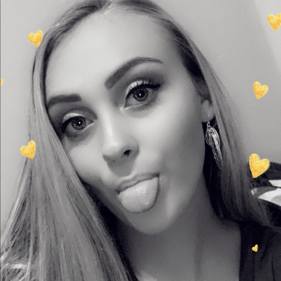 Profile Picture of Abigail Sackett (@abigailsackett) on Poshmark