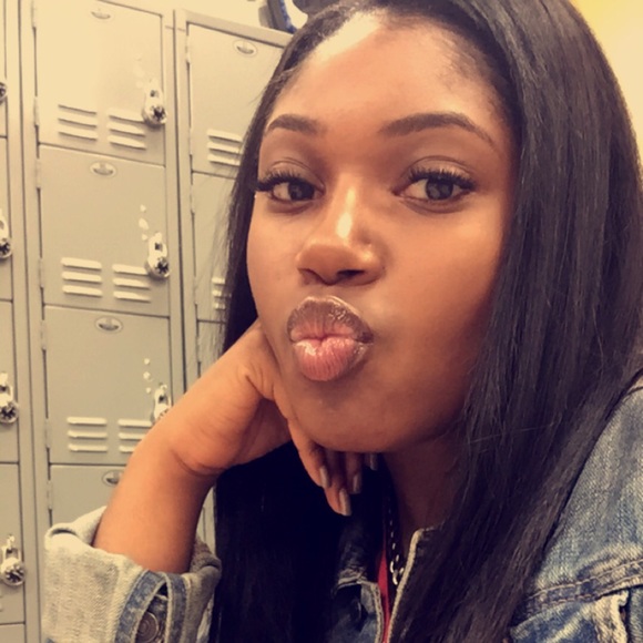 Profile Picture of Briana Fayne (@frianabayne) on Poshmark