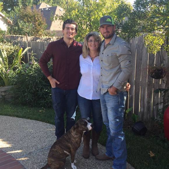 Profile Picture of Par Staves (@parstaves) on Poshmark